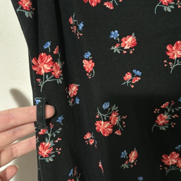 No Boundaries Junior’s Floral Print Button Down Dress w/ Lace Detail On Back - Picture 4 of 7